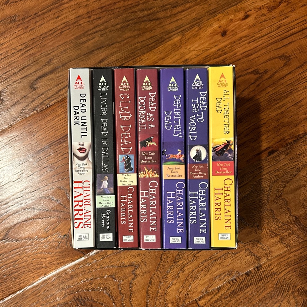 Sookie Stackhouse Novels By Charlaine Harris Book Set of 1-7 with Sleeve